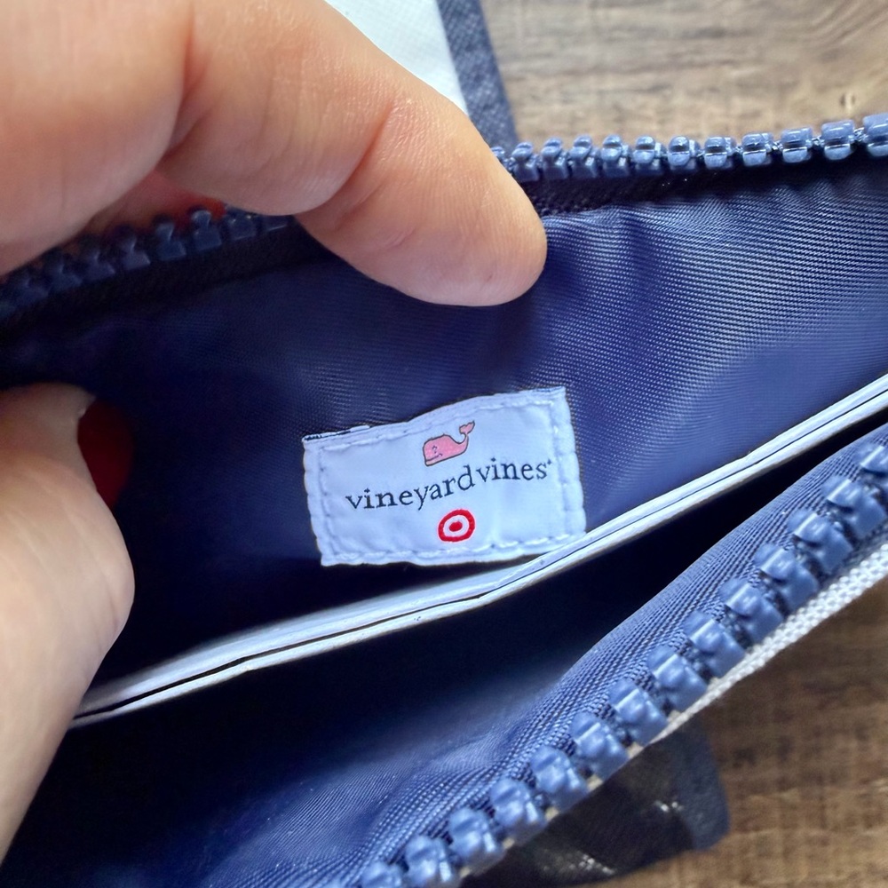 NWT Vineyard Vines for Target Americana Wristlet w/ Vineyard Vines Gift Bag - Picture 5 of 5